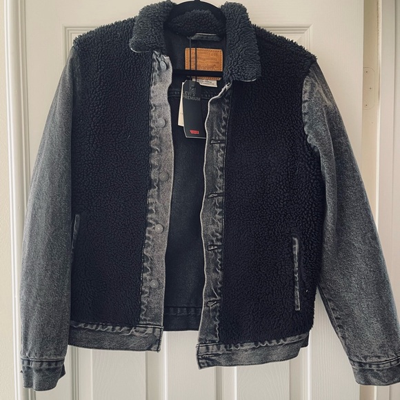 FLASH SALE 💋 • Levis • Sherpa Black and Grey Denim Sherpa Jacket in Black Sheep - Picture 4 of 12